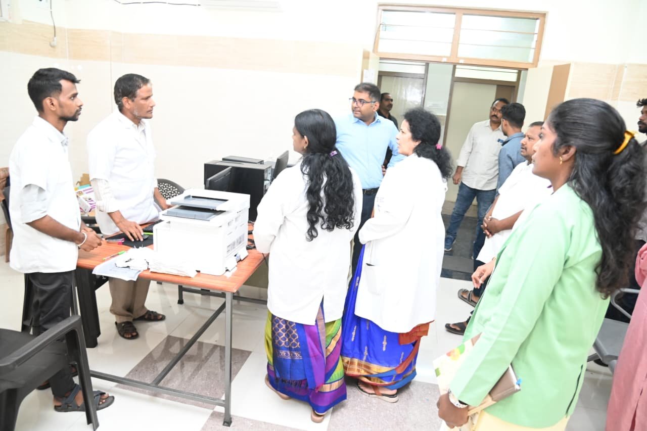  రామగుండం ప్రభుత్వ జనరల్ ఆసుపత్రి (GGH)ను ఆకస్మికంగా తనిఖీ చేసిన జిల్లా కలెక్టర్